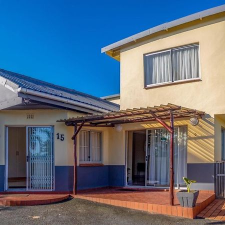 15 @ Porter Guesthouse Порт-Шепстон Экстерьер фото